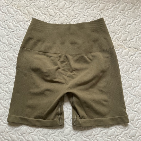 NWT Alphalete Amplify Shorts - Picture 2 of 5